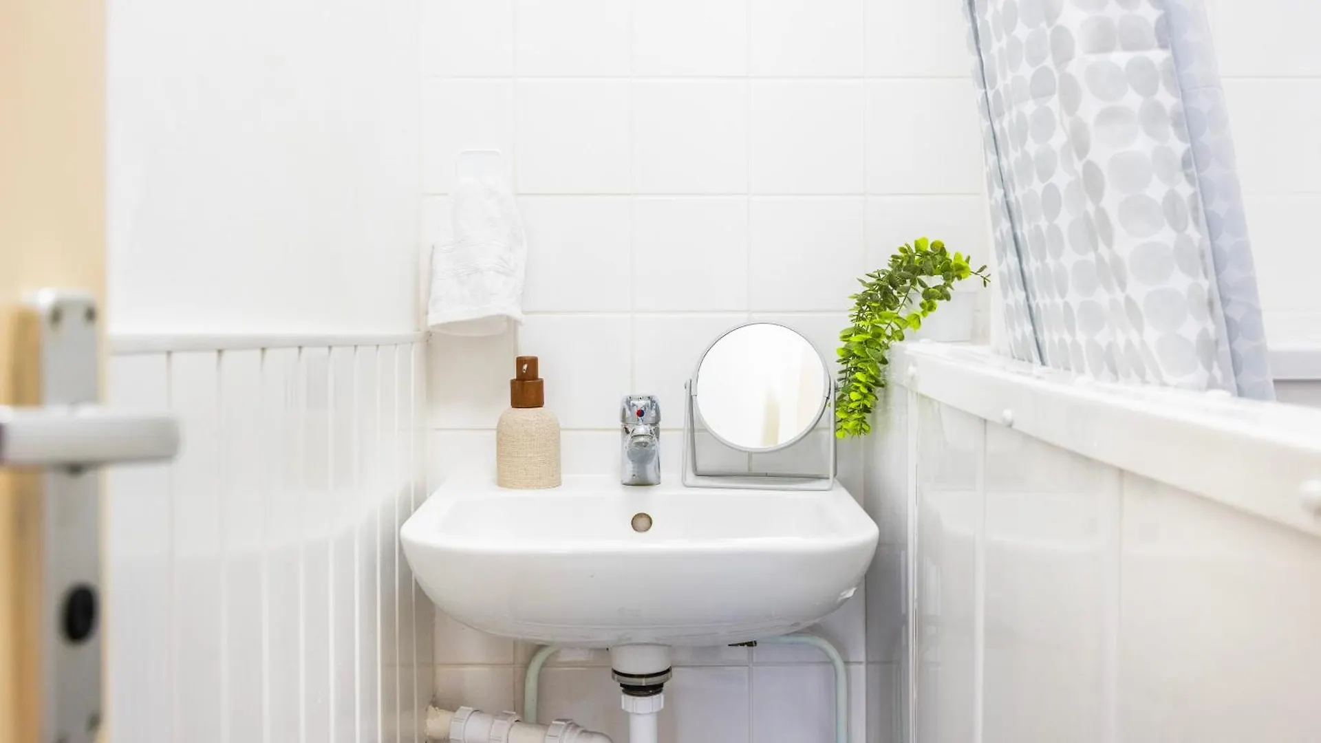 Business 2 Beds London Apartment - Poplar - 2 Minutes From Station 0*,  United Kingdom