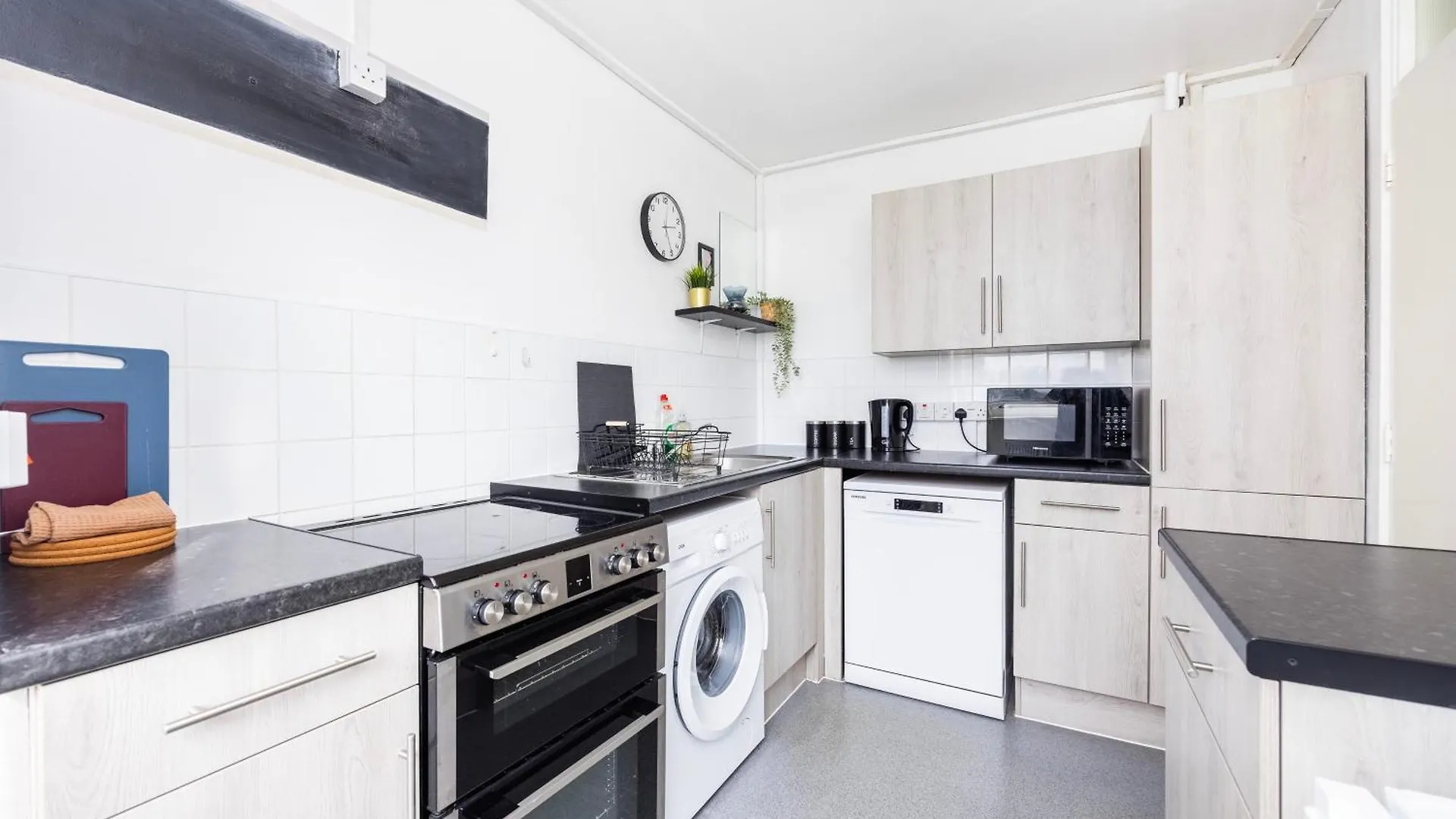 Business 2 Beds London Apartment - Poplar - 2 Minutes From Station