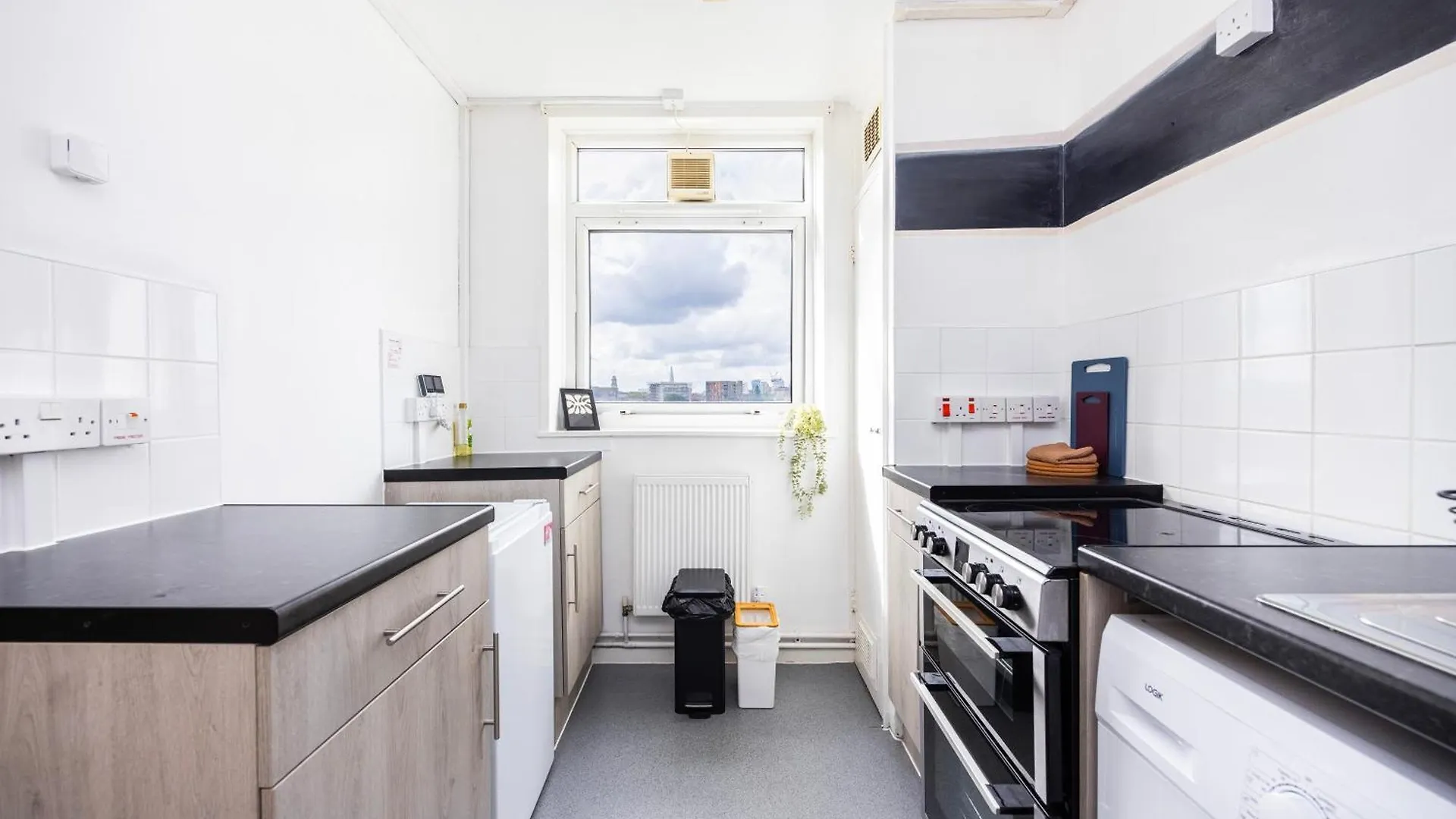 Business 2 Beds London Apartment - Poplar - 2 Minutes From Station