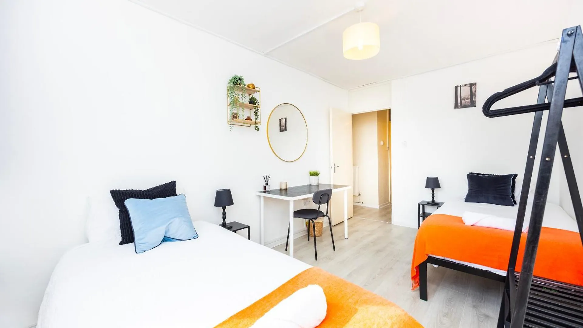Business 2 Beds London Apartment - Poplar - 2 Minutes From Station