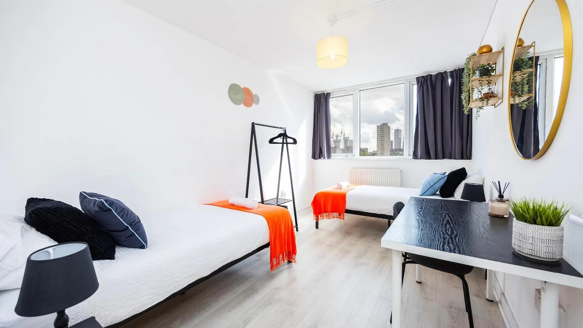 Business 2 Beds London Apartment - Poplar - 2 Minutes From Station