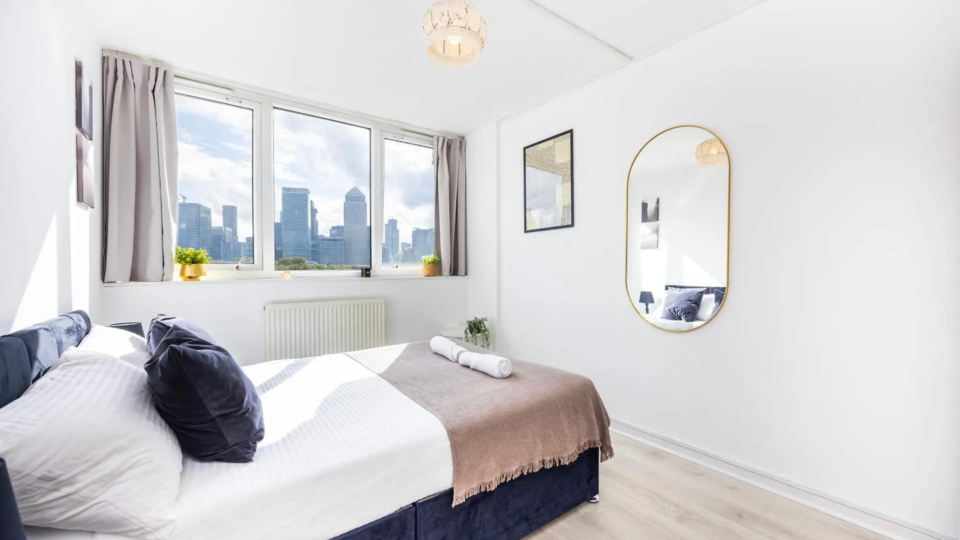 Business 2 Beds London Apartment - Poplar - 2 Minutes From Station