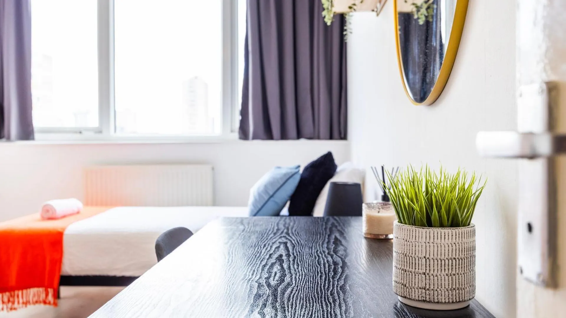 Business 2 Beds London Apartment - Poplar - 2 Minutes From Station