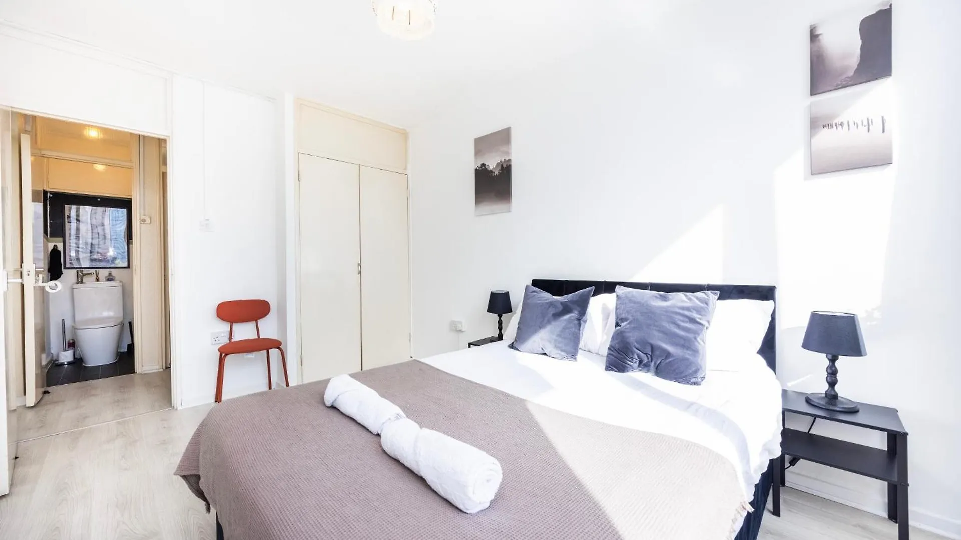 Business 2 Beds London Apartment - Poplar - 2 Minutes From Station 0*,