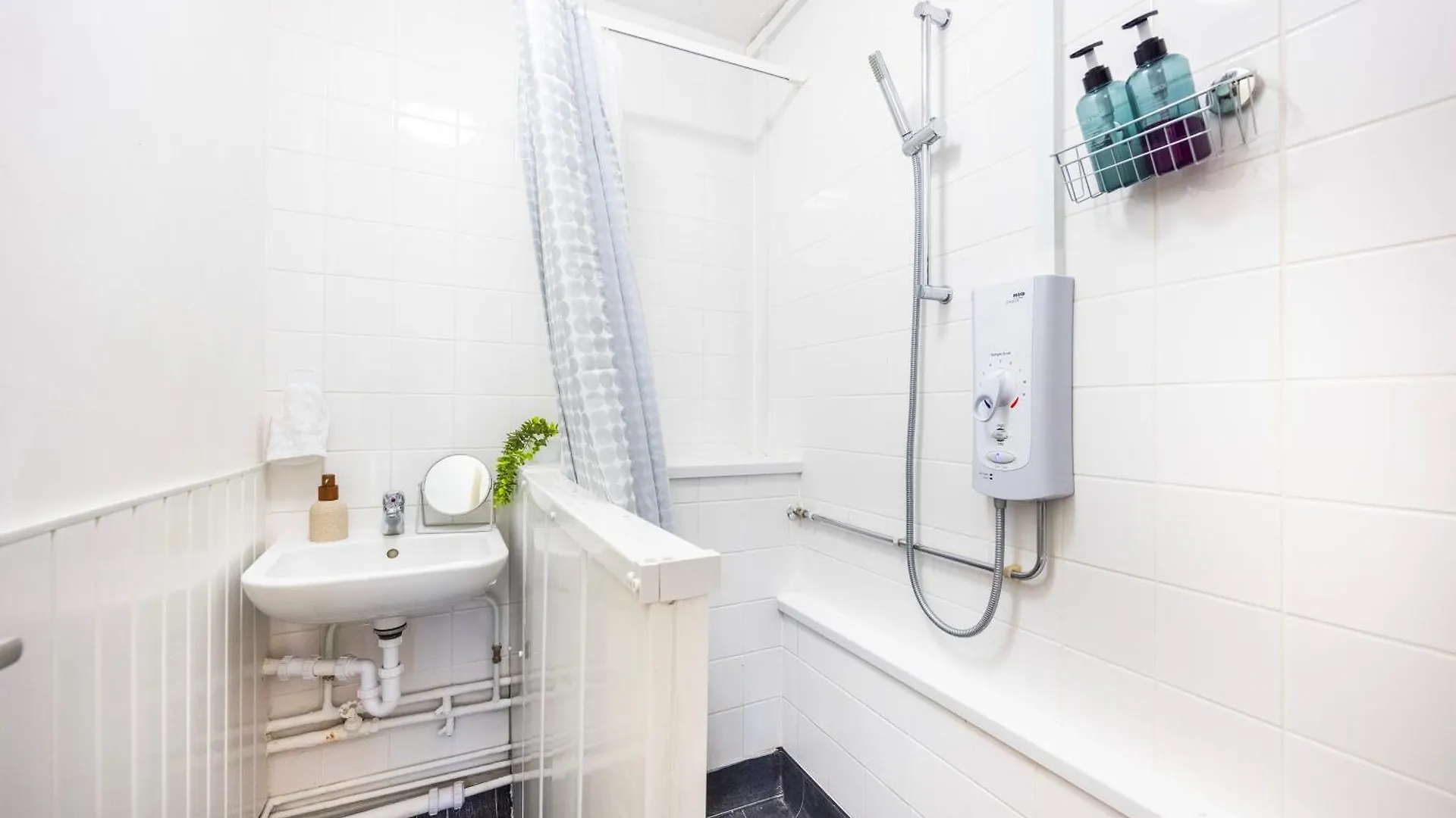 Business 2 Beds London Apartment - Poplar - 2 Minutes From Station