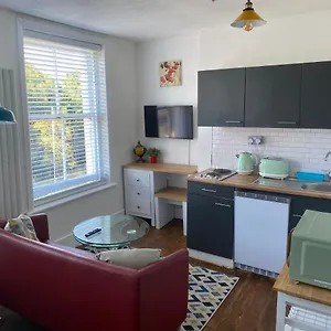  Apartment Hub 2