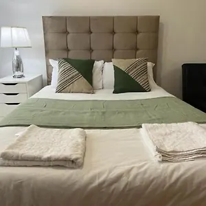  Apartment Ensuite With Kitchen Ext Large With Balcony In Zone 2