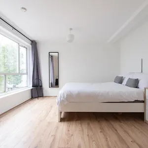  Apartment Modern Luxury By Mile End