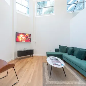  Apartment Exquisite 3br Duplex Period Conversion, Air-con & Amenities