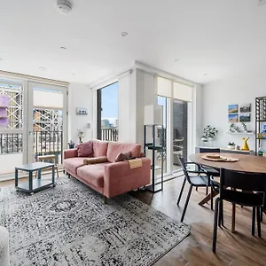  Apartment Impeccable Modern 2br Peachy