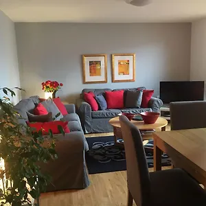 Lets In Greenwich Apartment